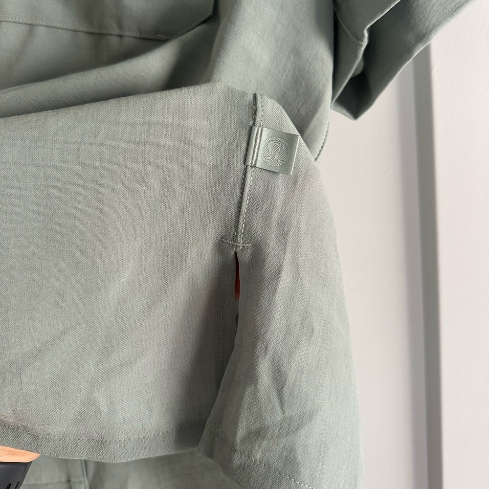NWT Lululemon Lightweight Camp Collar Button-Up Size M - Picture 3 of 10